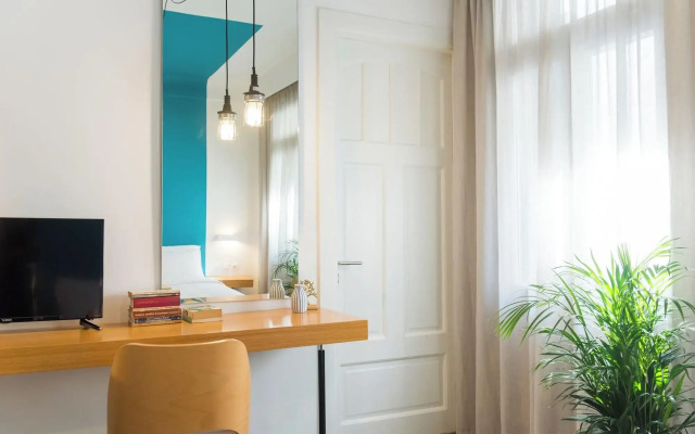 MONK Monastiraki Suites