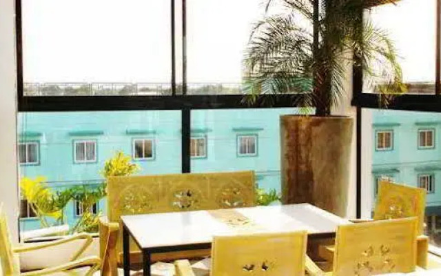 RedDoorz Plus @ Aguirre Avenue BF Homes