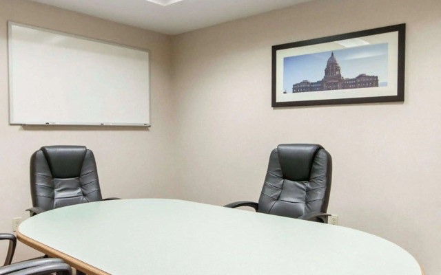 Comfort Suites Airport