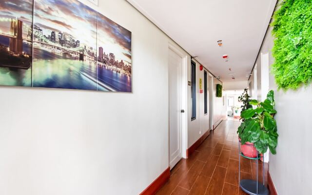 Vaccinated Staff - Capital O 492 Sunset View Ridge Residences