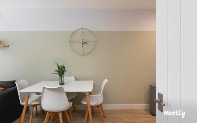 Wesley Gate Apartments - Building 3, by Hostly