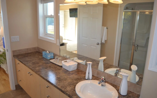 Salish Bed & Breakfast and Spa