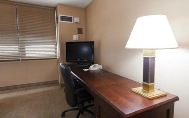 Holiday Inn Kansas City Se - Waterpark