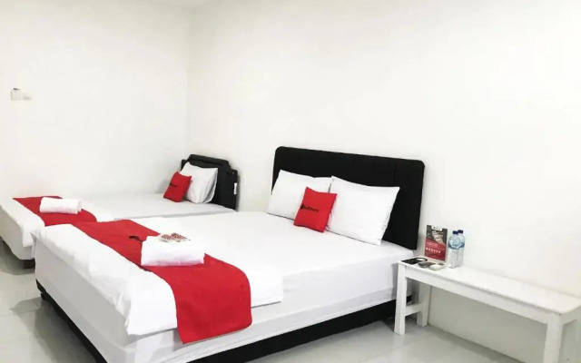 RedDoorz @ Jalan Tanjung Blitar