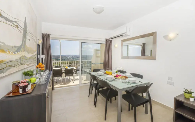 Summer Breeze Penthouse with large Terrace and Hot Tub by Getaways Malta