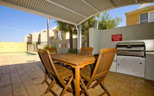 Sandcastles, 5/8 Ala Moana Way