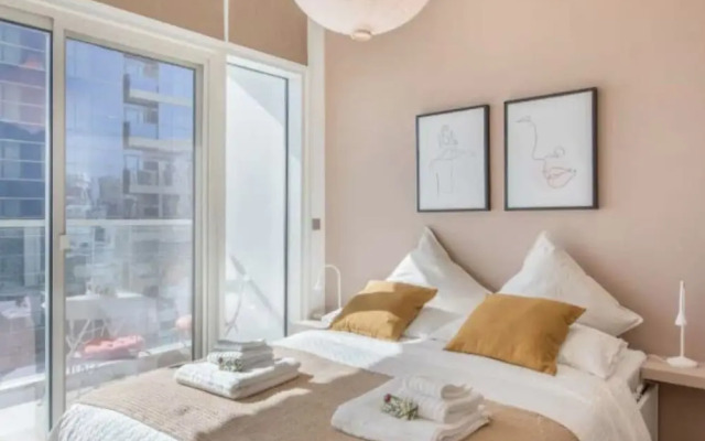 Cozy 1BR with balcony sea view