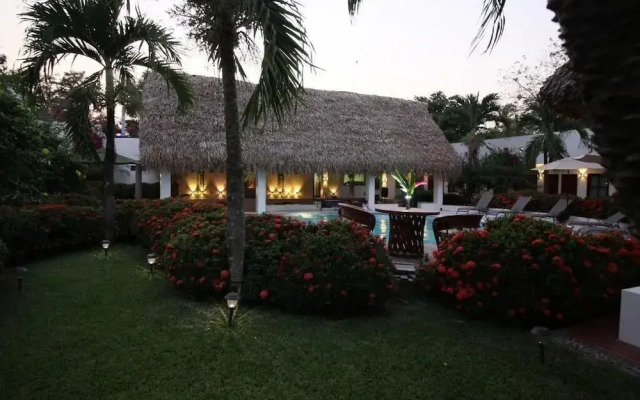 Hotel Villa Blanca Suites