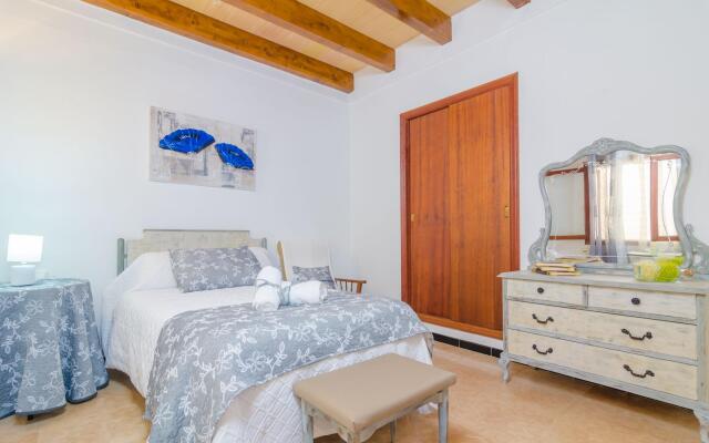 CAN PEDRO ROS - Chalet with terrace in S'ILLOT. Free WiFi