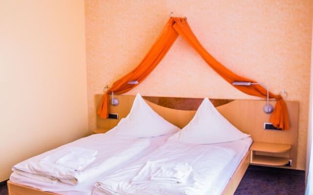 Warias Hotel & Restaurant