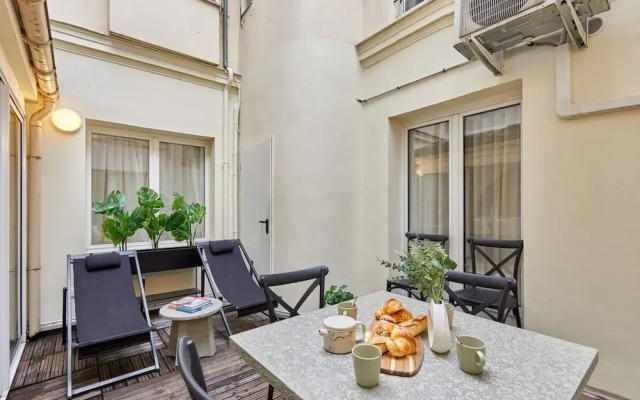 Terrace Apartment Trocadero Eiffel Tower by Studio Prestige