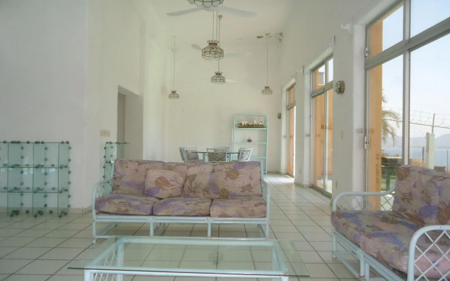 Casa Mexicana La Reyna