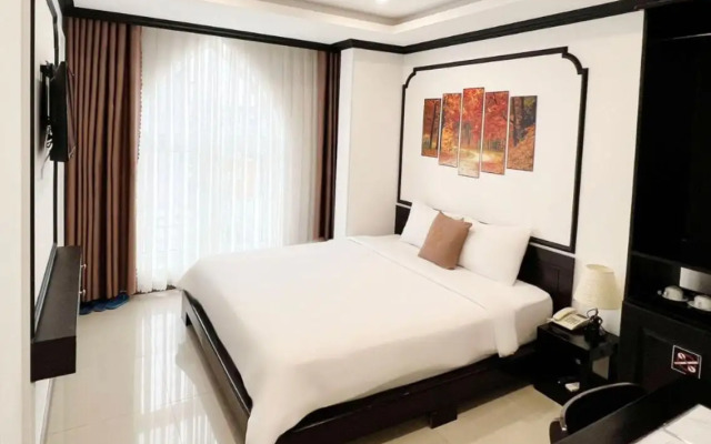 Phuong Dong Hotel & Apartment