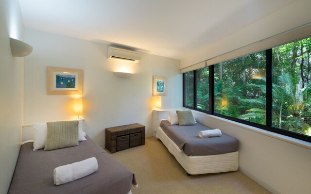 Little Cove Court