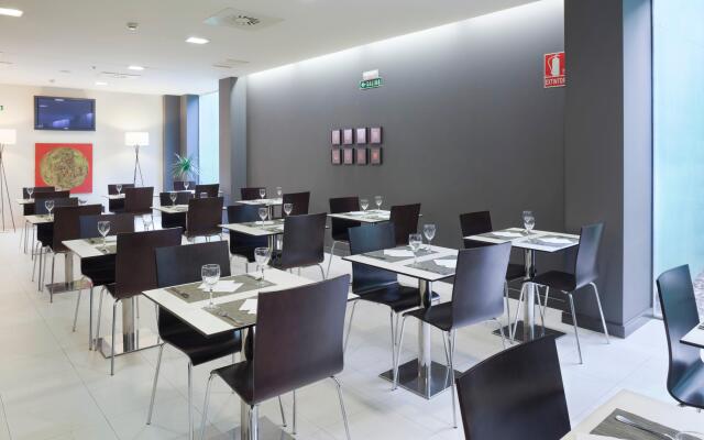 Holiday Inn Express Pamplona, an IHG Hotel