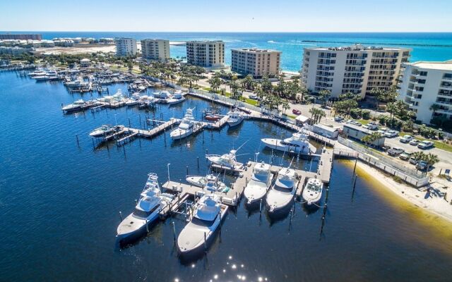 East Pass Towers 304 3 Bedroom Condo by RedAwning