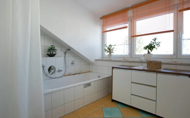 Sunny Terrace Apartment