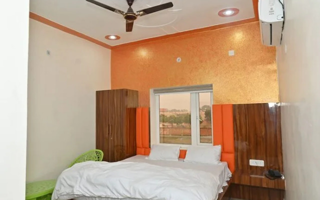 Goroomgo JSB Palace Varanasi