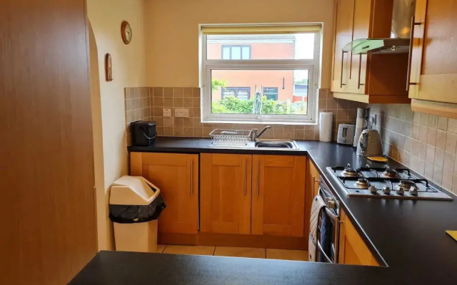 Immaculate 3-bed House With Free Parking in Bolton