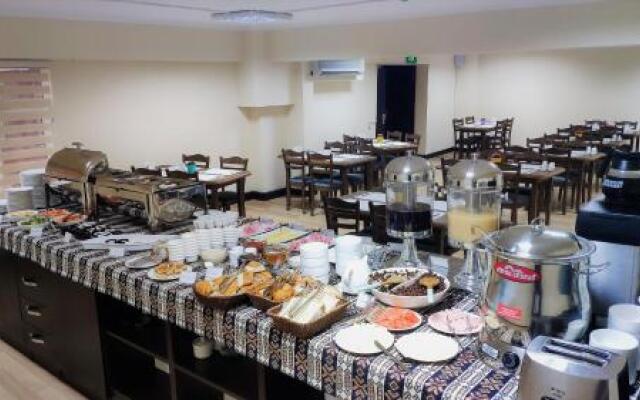 Kristal Hotel