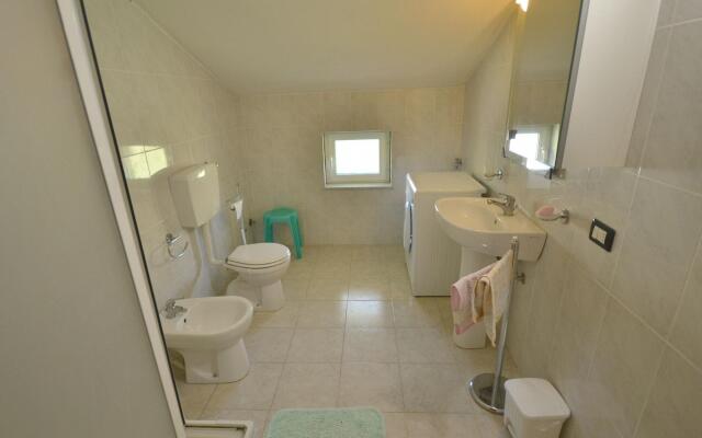 Stunning Cottage in Sesta Godano with Balcony
