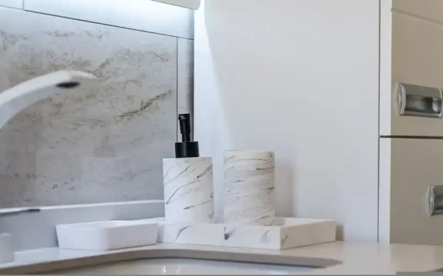 Urban Scene - Free Parking