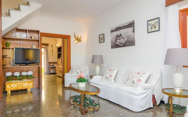 CAN PEDRO ROS - Chalet with terrace in S'ILLOT. Free WiFi