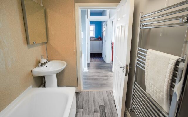 Chine Gardens Apartment