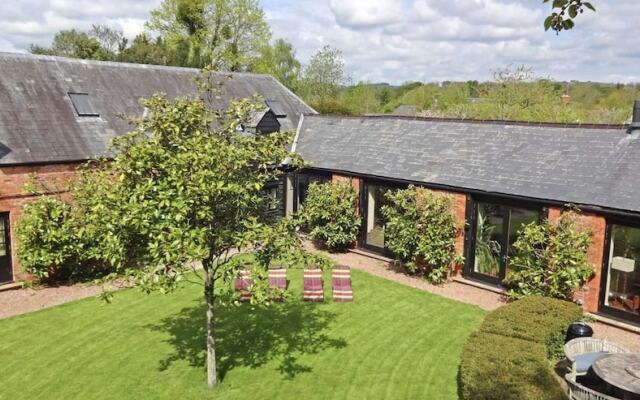 Lovely Big Barn with Hot Tub