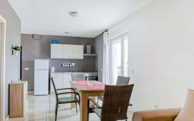 Comfortable Apartment in Novalja near Zrče Beach
