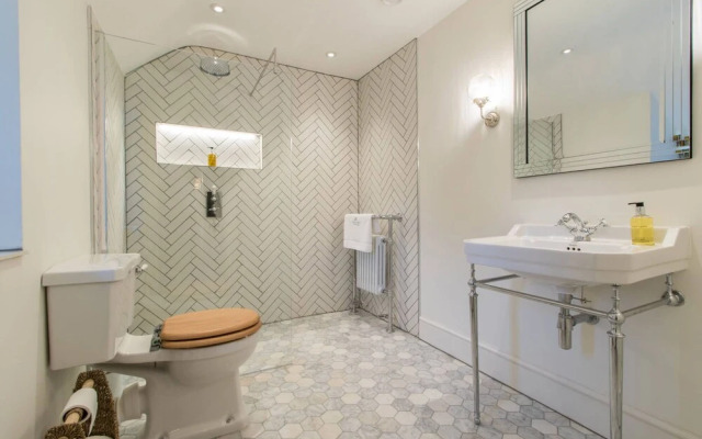 Atherstone Farmhouse