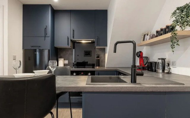 Gorgeous 1 BD in Central Cheltenham