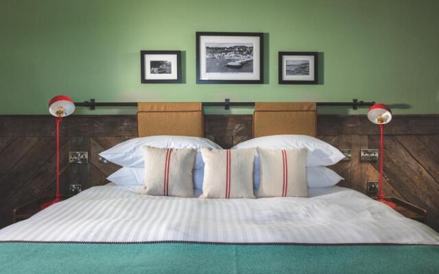 Rock Point Inn