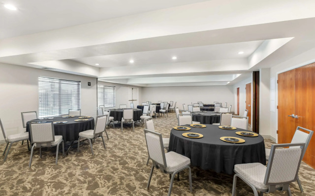 Best Western Plus Villa Del Lago Inn Patterson