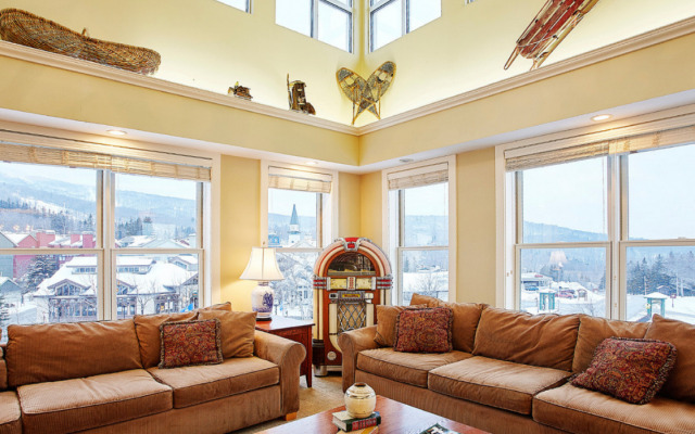 Long Trail House - Stratton Mountain