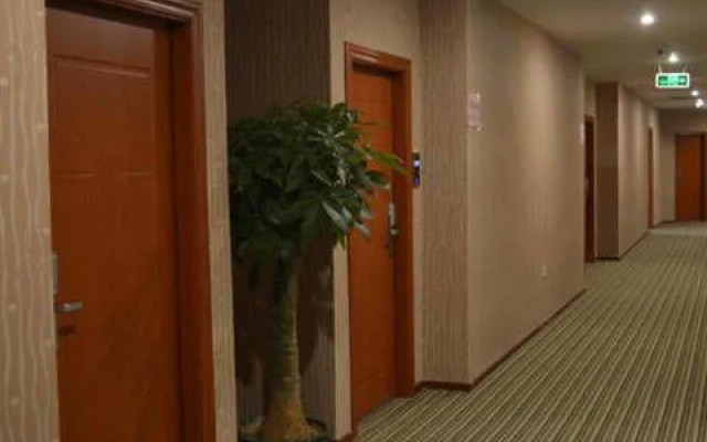 St. Lena Hotel (Shenzhen Qinghu Metro Station)