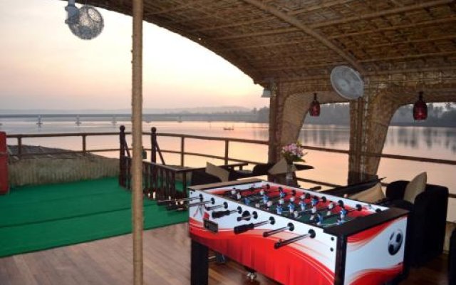 1 BR Houseboat in siolim, by GuestHouser (51FE)