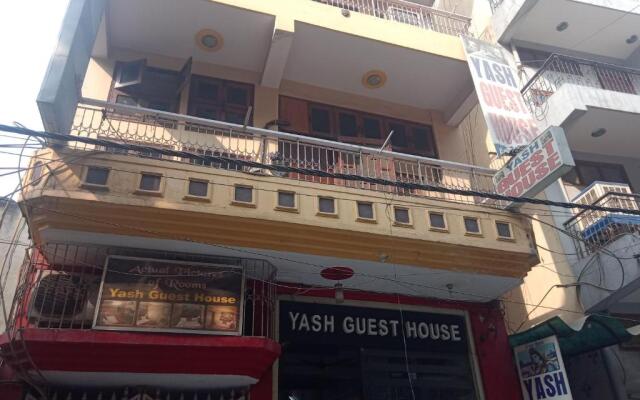 Yash Guest House 01 Minute Walk in Nizamuddin Railway Station