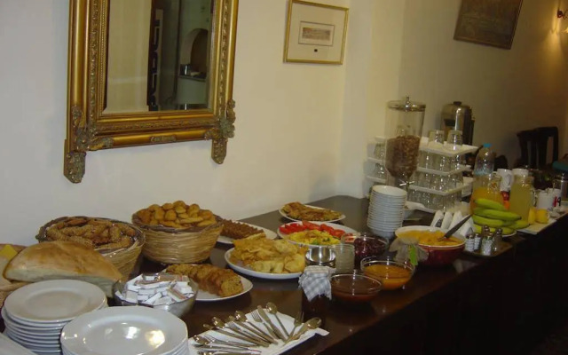 Porto Lourbas Hotel