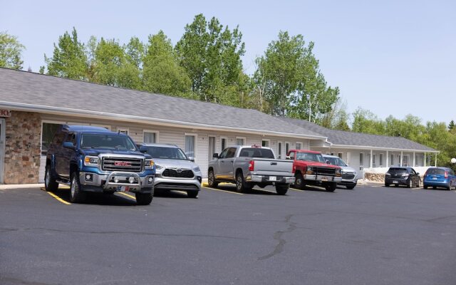 Motel 7 Inn & Suites