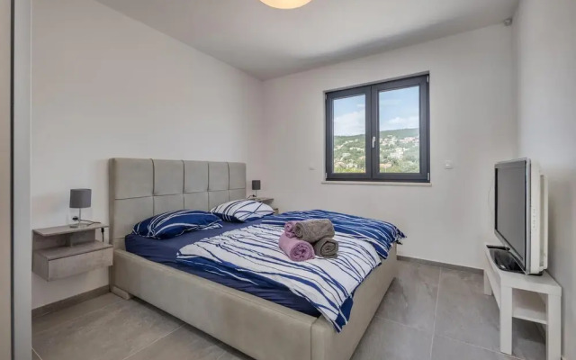 Nice Apartment in Kostrena With 3 Bedrooms and Wifi