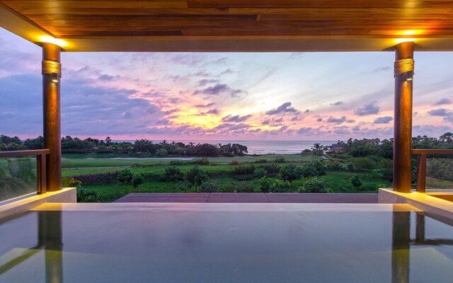 Sunny Vacation Condo 4