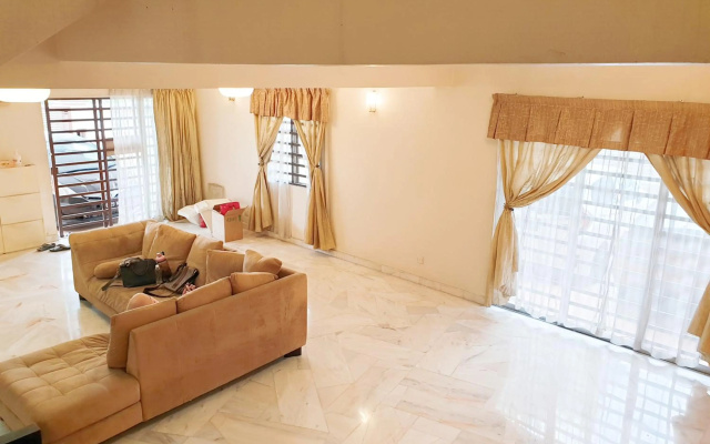 Airport Garden Stay #corner hoise 5 rooms #free wifi #parking #tv chanel – Guest Rooms – Shah Alam