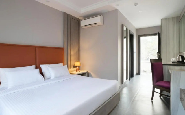 OYO 2440 Palm Grove