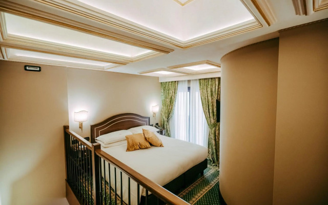 River Palace Hotel