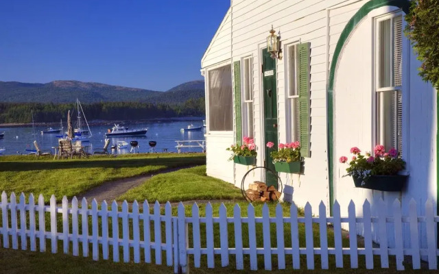 Moorings Inn Waterfront