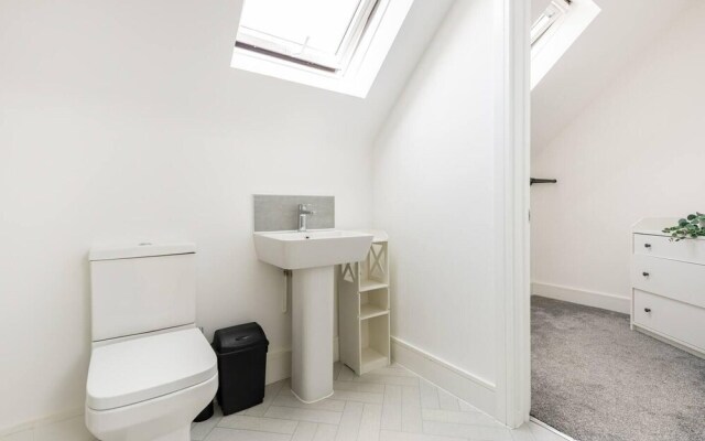 Modern Apartment, Castle View Rochester, England