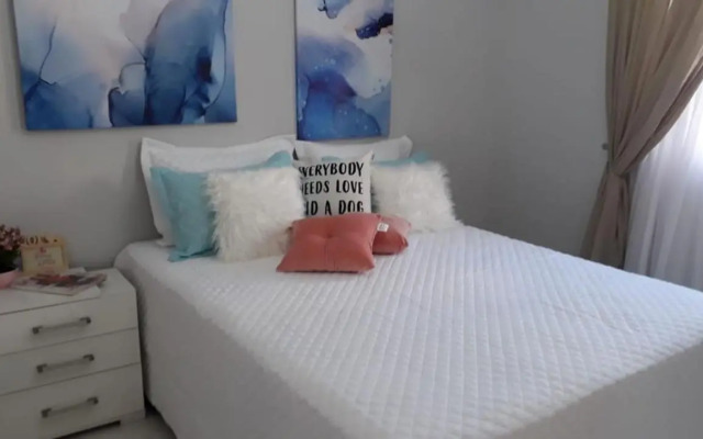 Apto novo, 2 quartos, quadra praia em Santos.