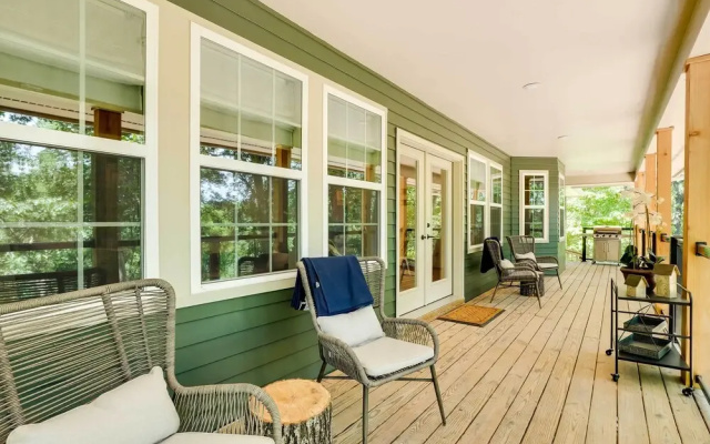 Spacious Home on Beaver Lake w/ Deck & Fire Pit!