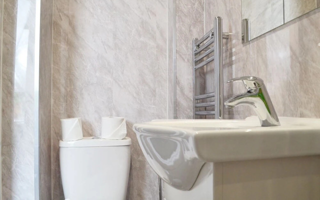 No 40, 5 beds, sleeps 7